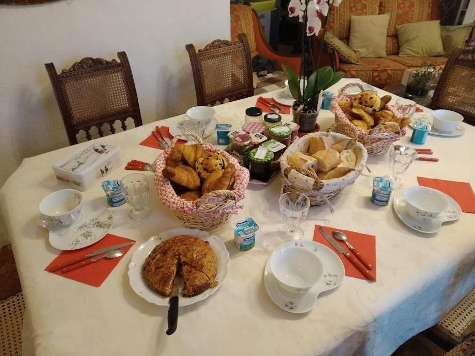 La Longere Des Gillettes Bed & Breakfast Bézenet Eksteriør bilde